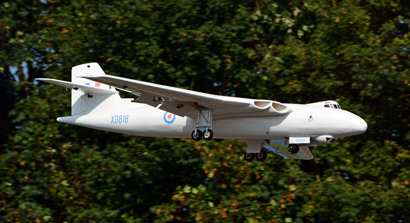 Vickers Valiant Cold War bomber in flight on the Airfix and Corgi Aerodrome blog