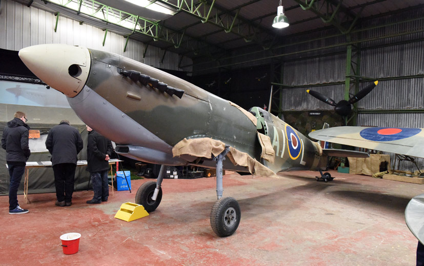 Spitfire Display Team Spitfire Mk.IX 'Lucy' on Airfix and Corgi Aerodrome