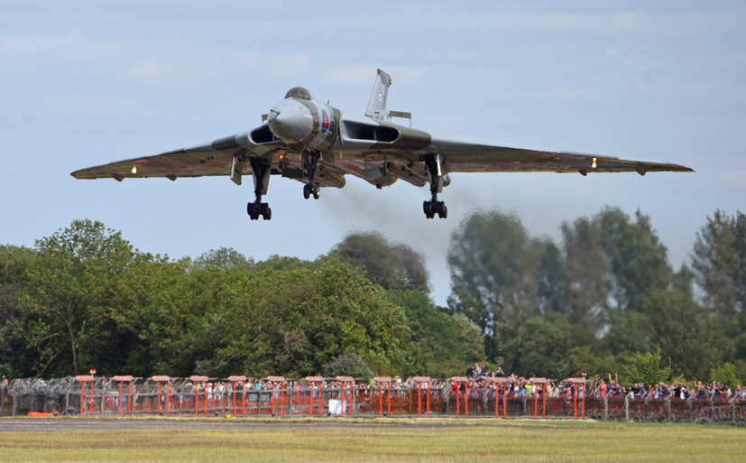 Avro Vulcan B.2 XH558 tribute edition on the Airfix and Corgi Aerodrome blog