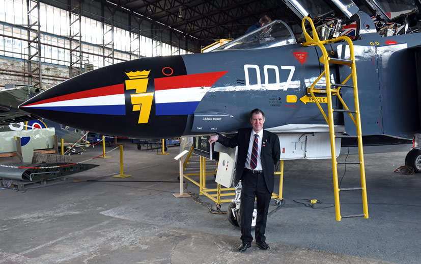 UAS paint specialist Ian Hendry Royal Navy McDonnell Douglas Phantom FG.1 XT864 A06016 on Airfix Workbench blog