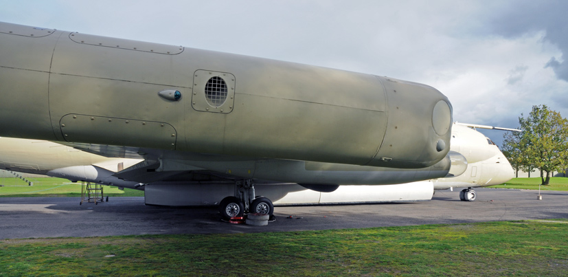 BAe Nimrod MR2 XV250 Maid of Moray delivered to the Yorkshire Air Museum on the Airfix and Corgi Aerodrome blog