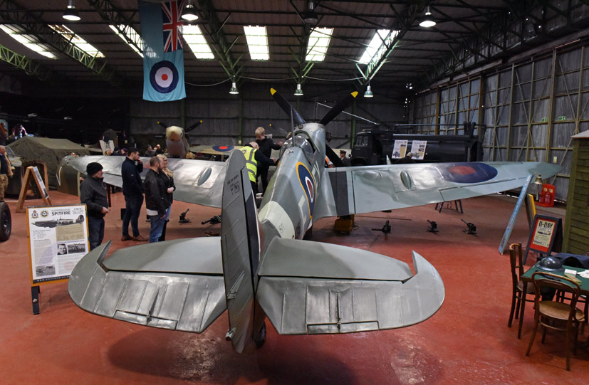 Spitfire Display Team Spitfire Mk.IX 'Lucy' on Airfix and Corgi Aerodrome