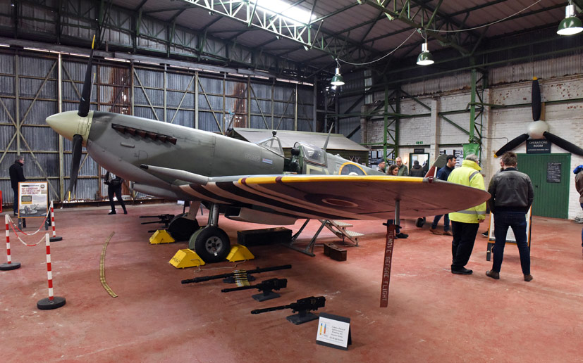 Spitfire Display Team Spitfire Mk.IX 'Lucy' on Airfix and Corgi Aerodrome