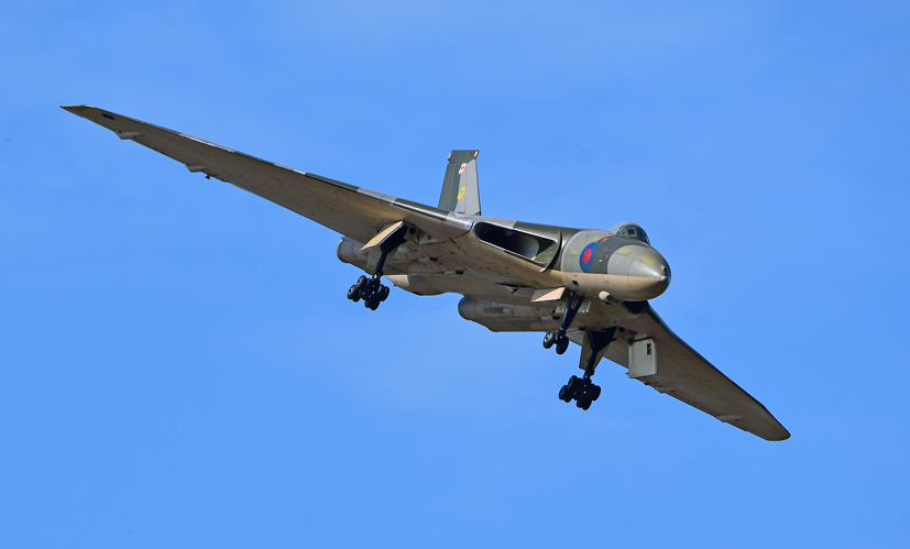 Avro Vulcan B2 in flight on the Airfix and Corgi Aerodrome blog