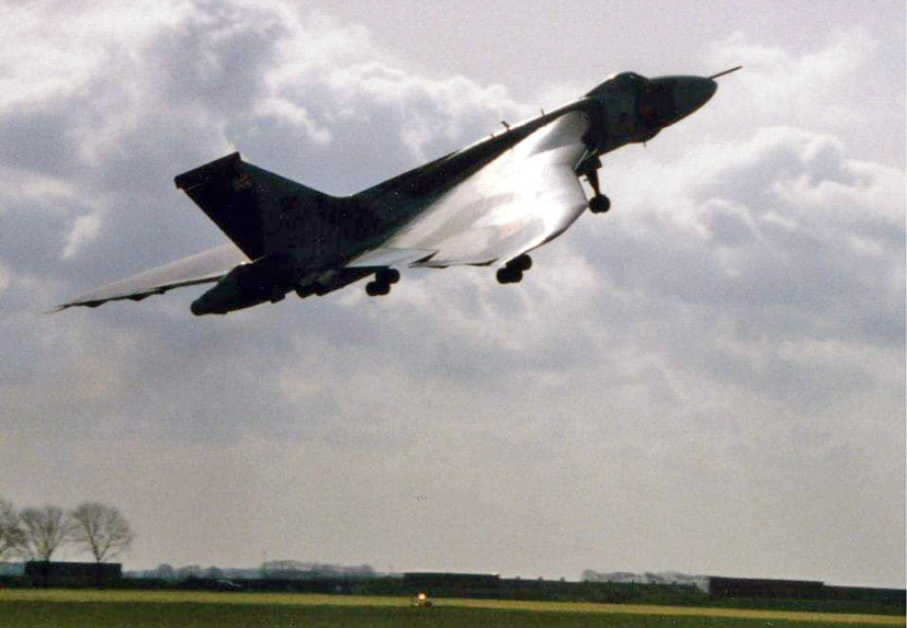 Airfix Avro Vulcan B2 XH558 readers pictures Special edition on the Airfix and Corgi Aerodrome blog