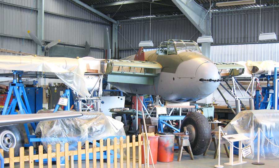 ImageJ_The_cockpit_area_of_the_Mosquito_is_similar_to_the_Vampire_T