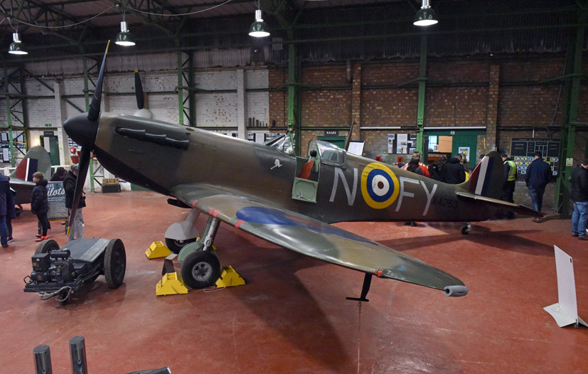 Spitfire Display Team Spitfire Mk.IX 'Lucy' on Airfix and Corgi Aerodrome