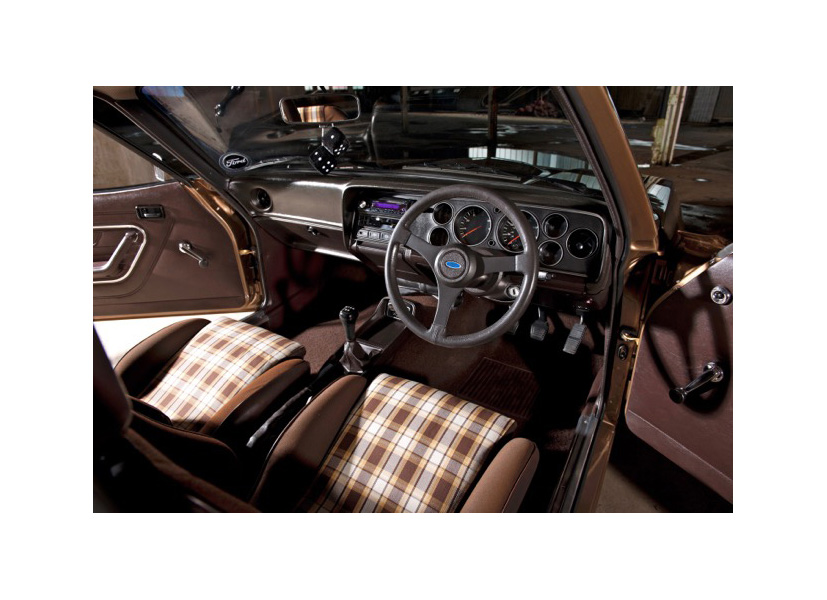 VA10818 Vanguards Ford Capri Mk.3 3.0S in Tibetan Gold on Corgi Diecast Diaries Blog